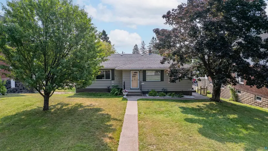 2016 E 3rd St, Duluth, MN 55812 - #2