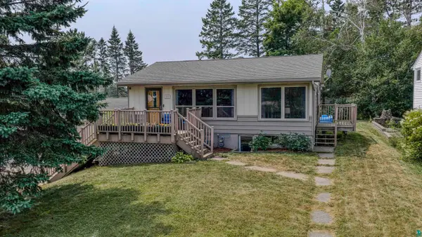 225 N Oak Bend Dr, Duluth, MN 55811