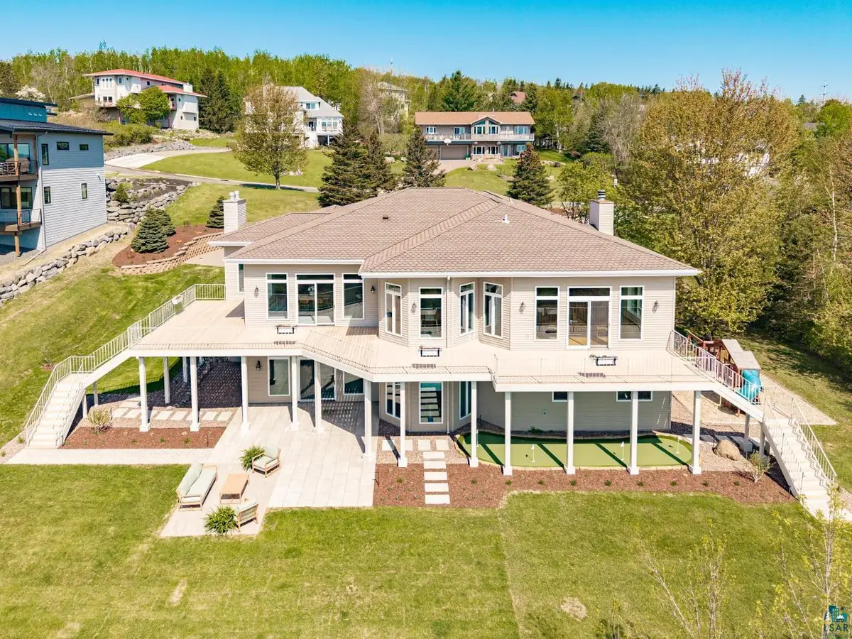 2906 W 15th St, Duluth, MN 55806 - #1