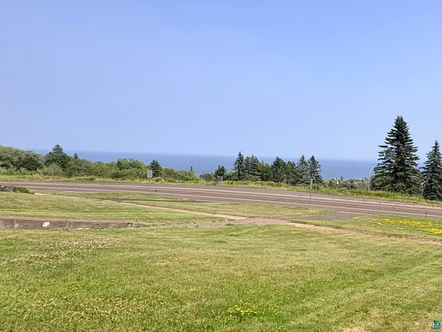 1031 W Skyline Pkwy, Duluth, MN 55806 - #3