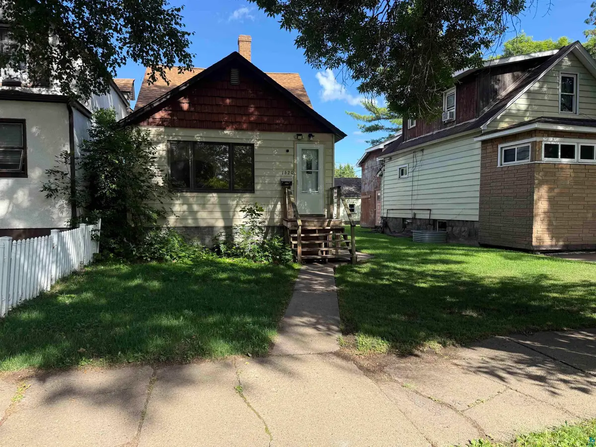 1620 E 4th Ave, Hibbing, MN 55746 - #1