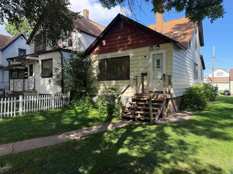 1620 E 4th Ave, Hibbing, MN 55746 - #2