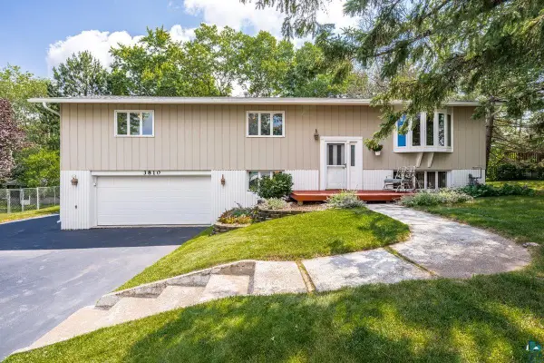 3810 Chambersburg Ave, Duluth, MN 55811-5836