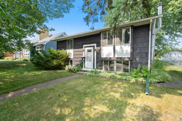 4725 Oneida St, Duluth, MN 55804