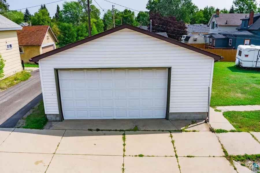 230 3rd St Nw, Chisholm, MN 55719-0000 - #2