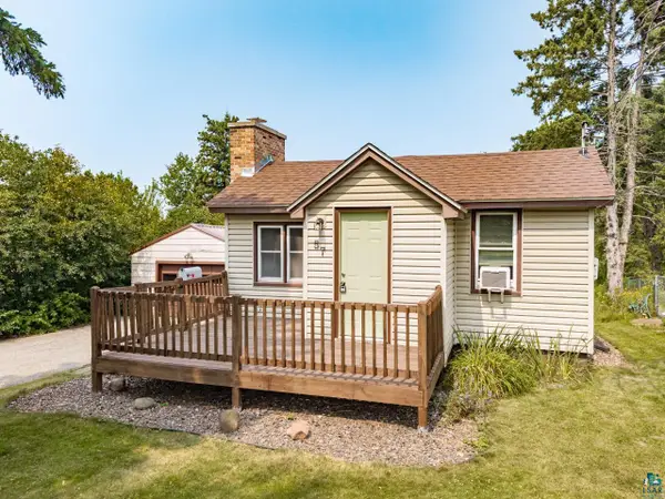57 W Chisholm St, Duluth, MN 55803