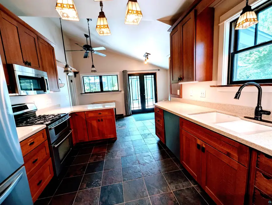 123 Minneapolis Ave, Duluth, MN 55803 - #3