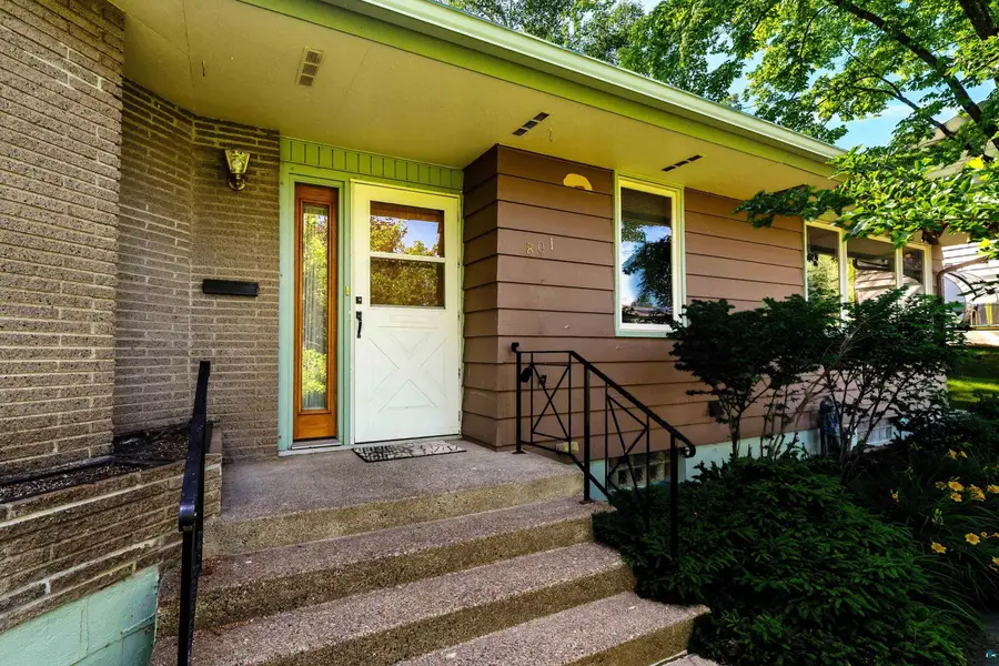 801 Rockview Ct, Duluth, MN 55804 - #2