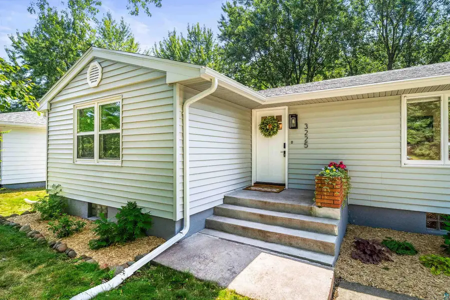 3225 Celia St, Duluth, MN 55811 - #2