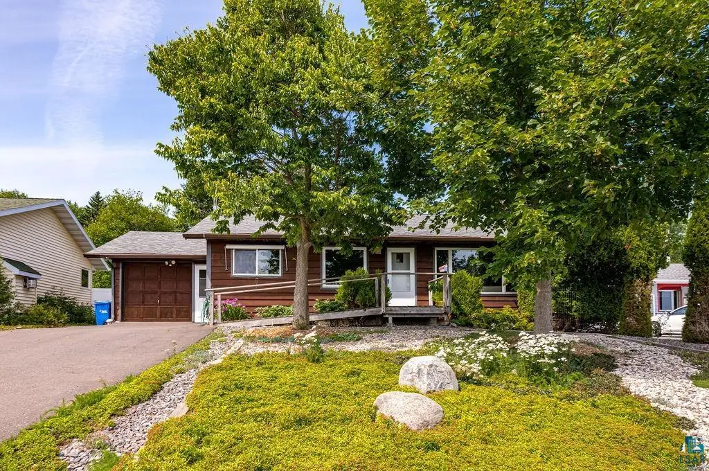 9305 Congdon Blvd, Duluth, MN 55804 - #1