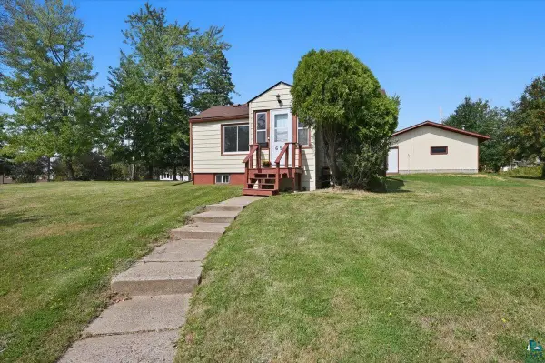 69 E Calvary Rd, Duluth, MN 55803