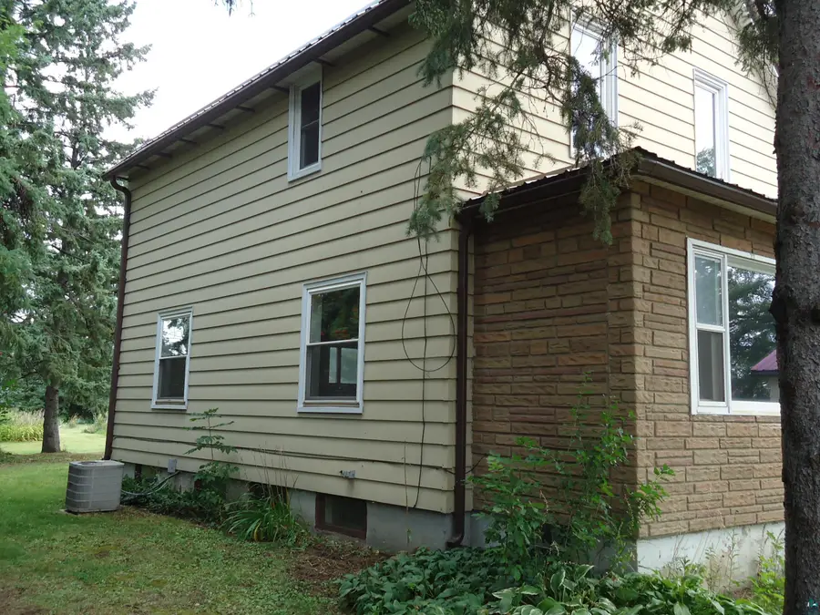 539 E 39th St, Hibbing, MN 55746 - #3