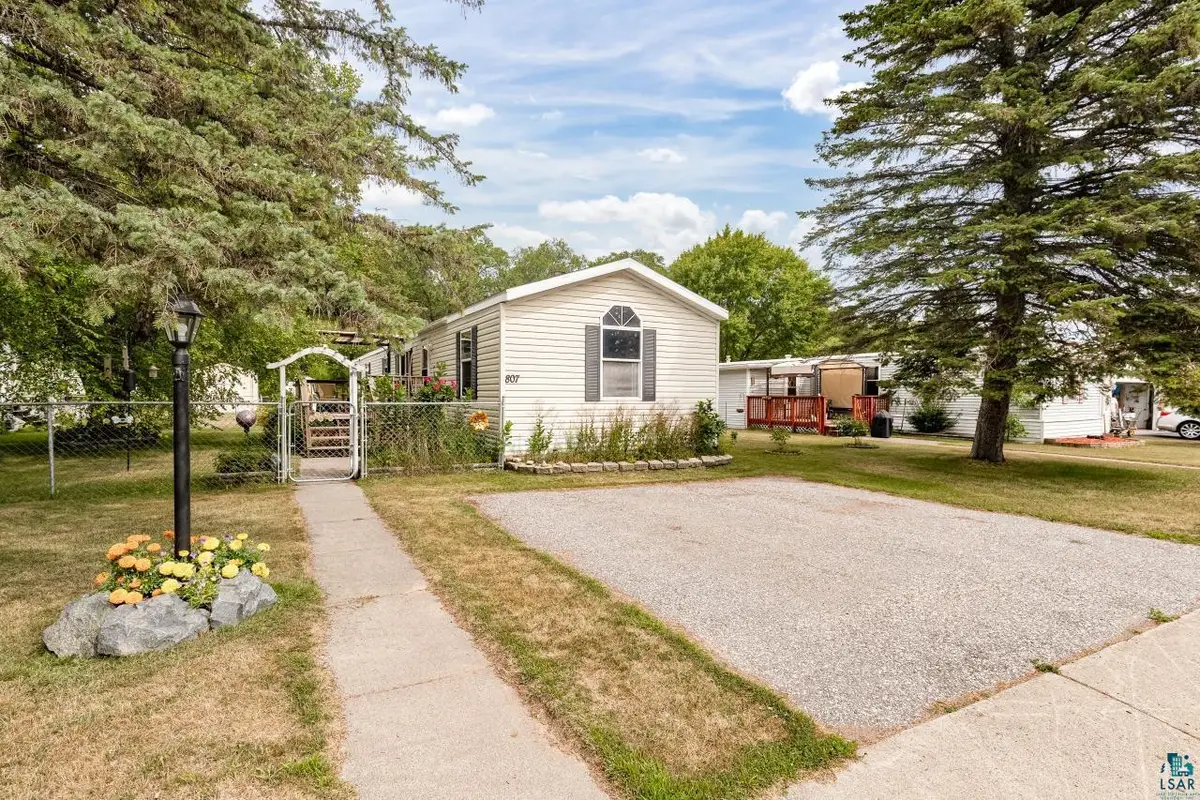 807 W Stowe St, Duluth, MN 55808 - #1