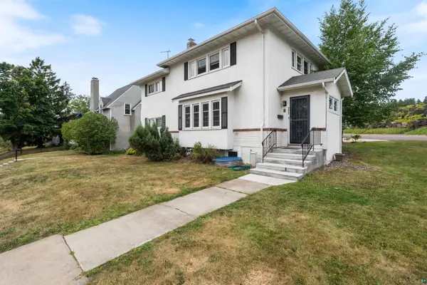 2337 E 8th St, Duluth, MN 55803
