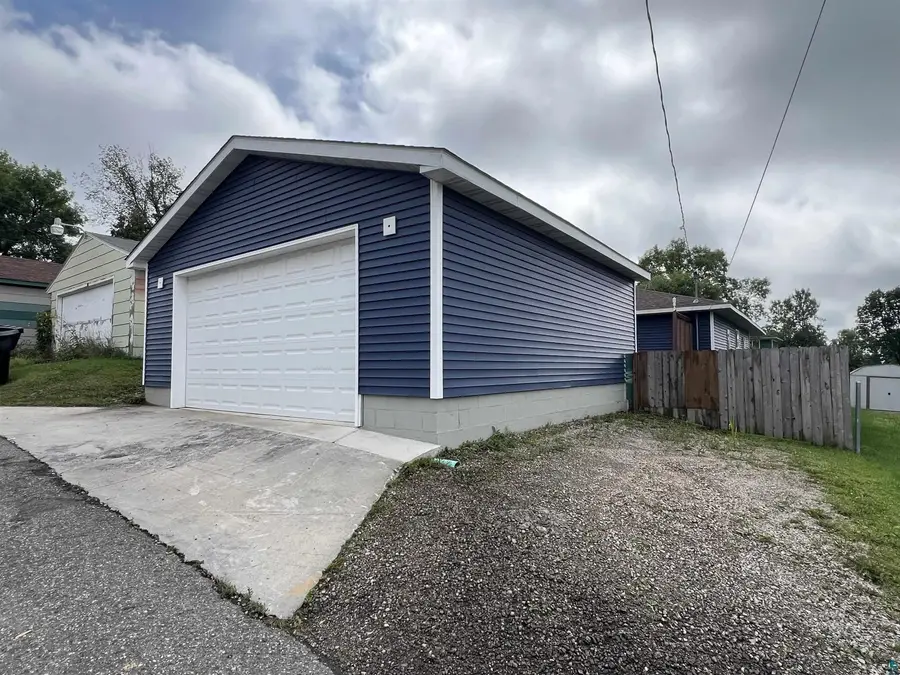 719 Garfield St, Eveleth, MN 55734 - #2