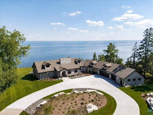 2836 London Rd, Duluth, MN 55811