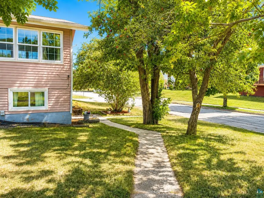 529 S 65th Ave W, Duluth, MN 55807 - #2