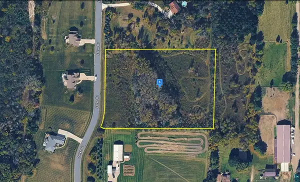 W226N8880 Jolyn Dr, Sussex, MN 53089