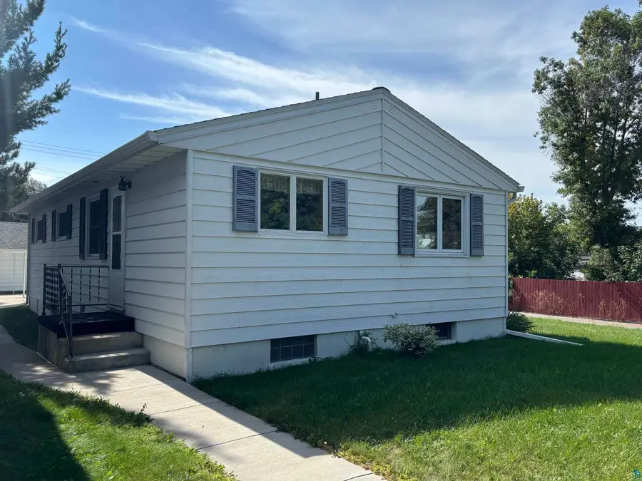 408 S 7th Ave E, Ely, MN 55731 - #3