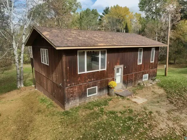 9913 E Lind Rd, Angora, MN 55703