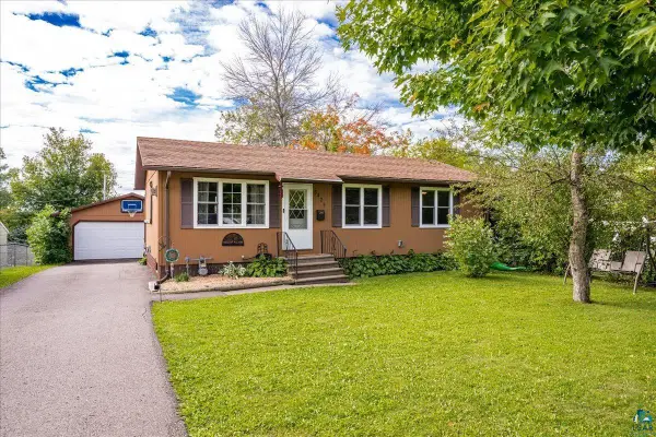 5428 Oakley St, Duluth, MN 55803