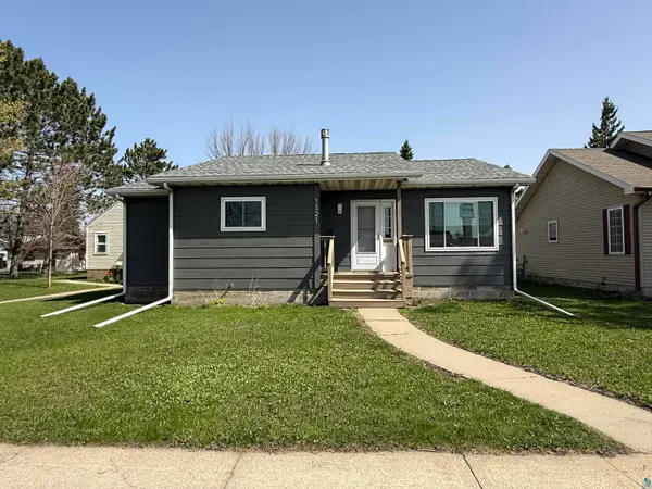 1321 S 13th St, Virginia, MN 55792