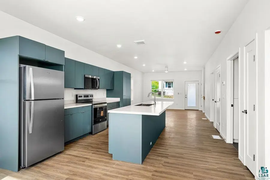 8 W 11th St, Duluth, MN 55806 - #3