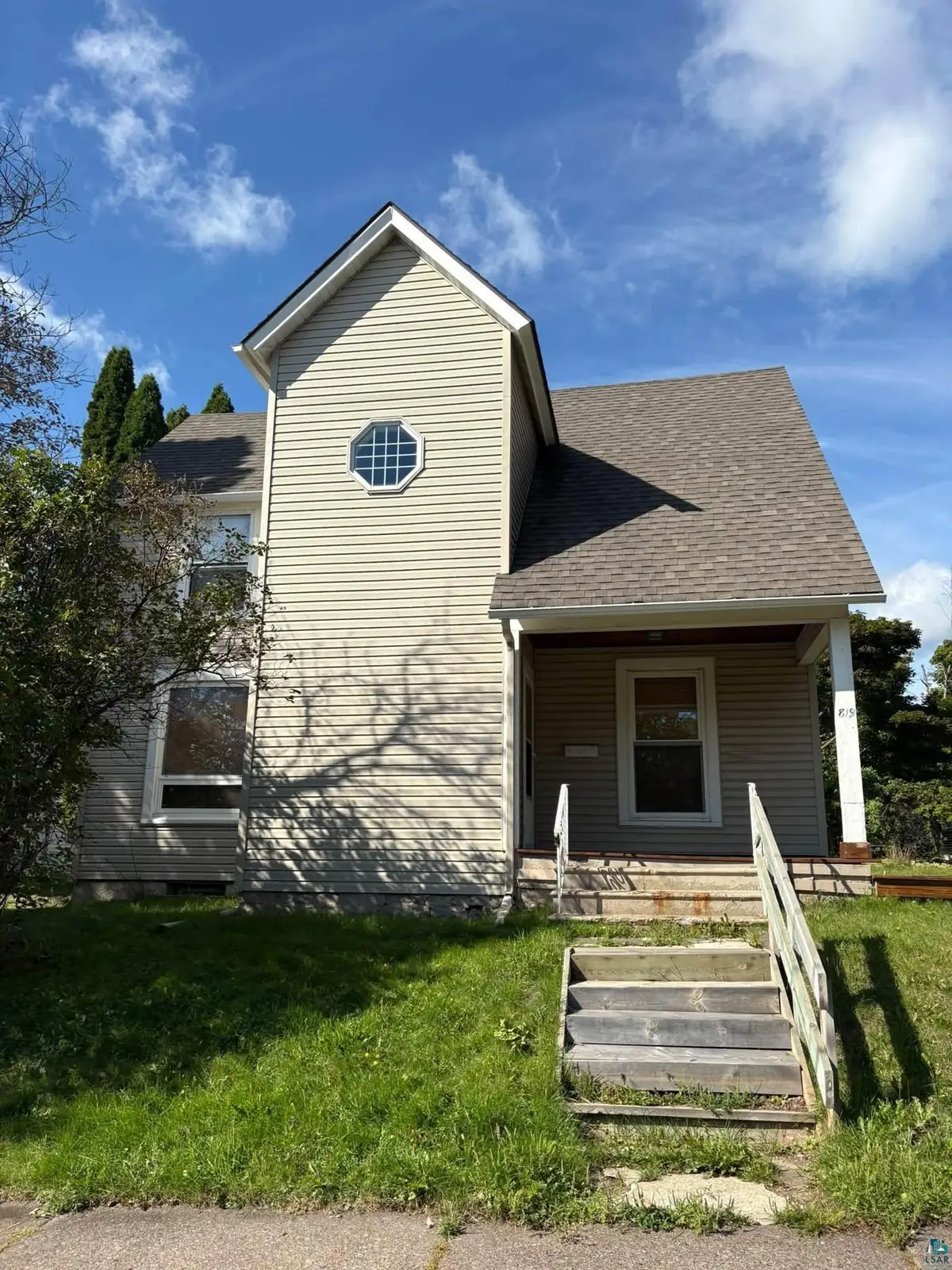 819 N 47th Ave E, Duluth, MN 55804 - #1