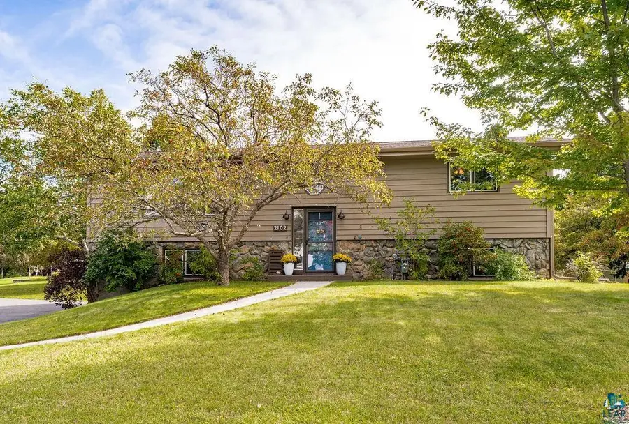 2102 N Robin Ave, Duluth, MN 55811 - #2