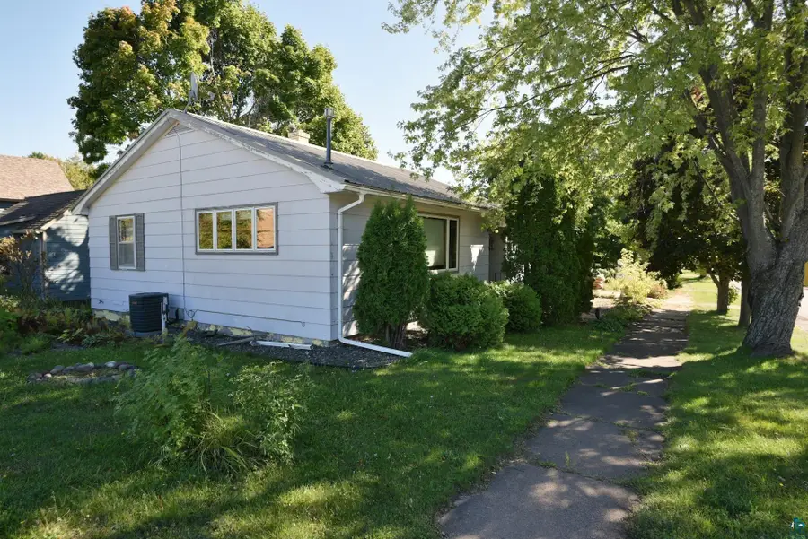 320 N 4th Ave W, Washburn, WI 54891 - #2