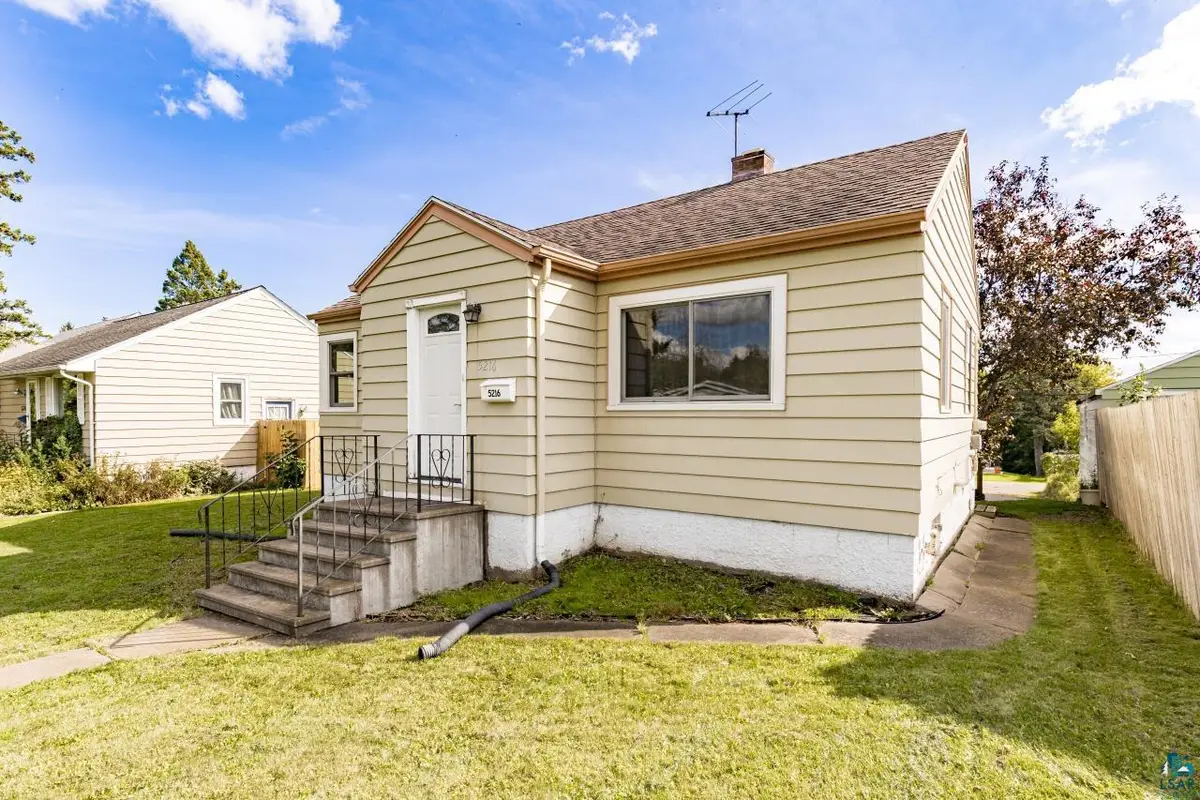 5216 Wyoming St, Duluth, MN 55804 - #1