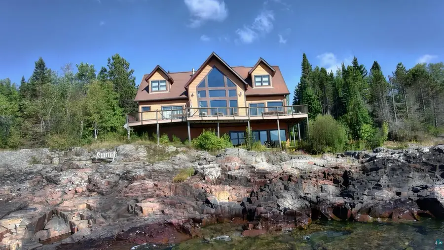 41 W Rosebush Ln, Grand Marais, MN 55604 - #3
