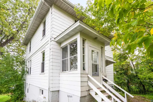1306 E 11th St, Duluth, MN 55805-1560