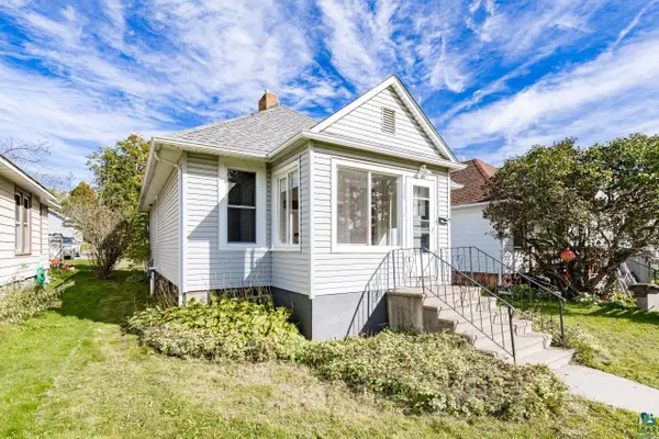 117 4th St, Proctor, MN 55810
