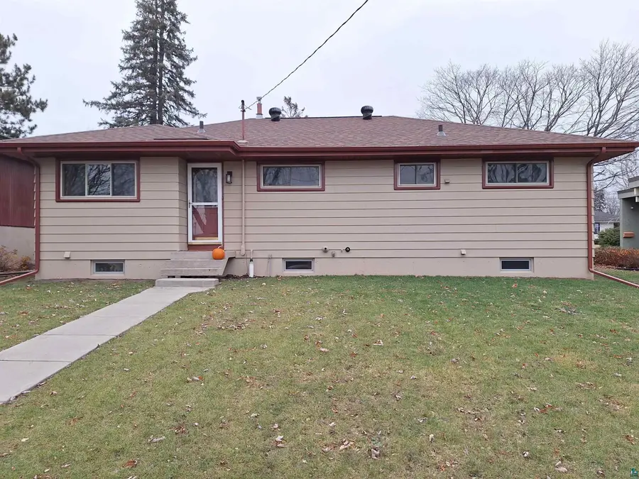 806 N 7th St, Virginia, MN 55792 - #2