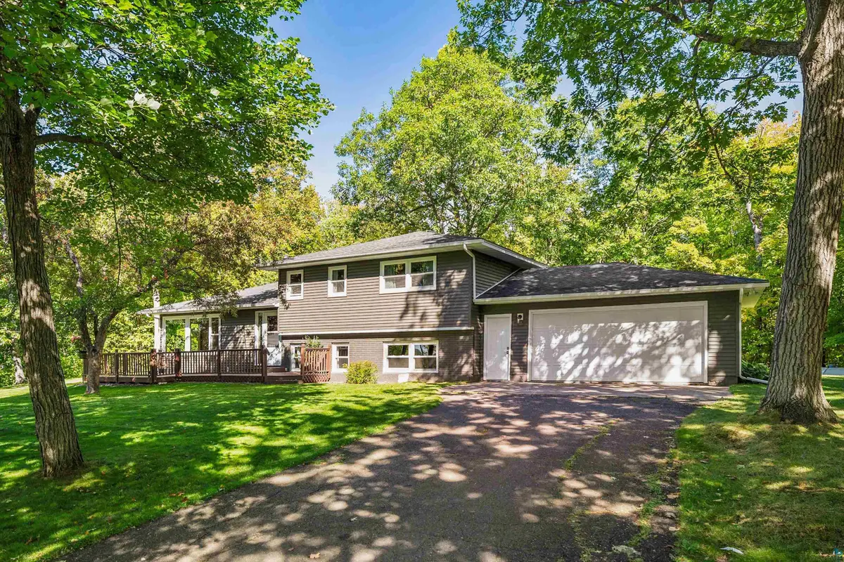 5731 Sunburst Dr, Duluth, MN 55810 - #1