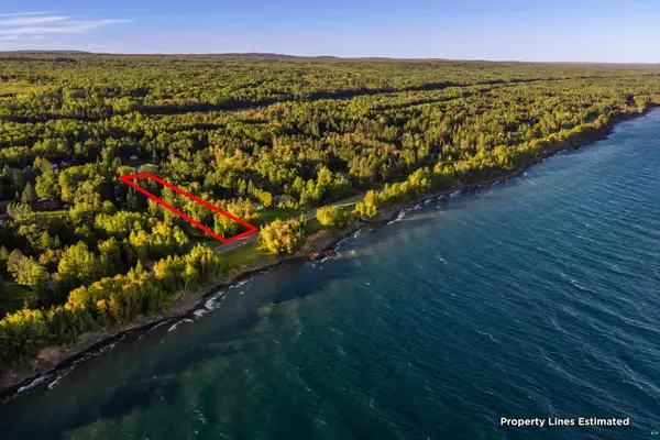 5247 North Shore Dr, Duluth, MN 55804