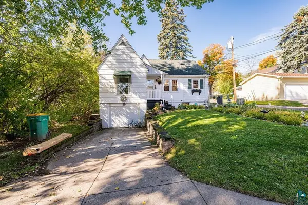 909 N 49th Ave E, Duluth, MN 55804