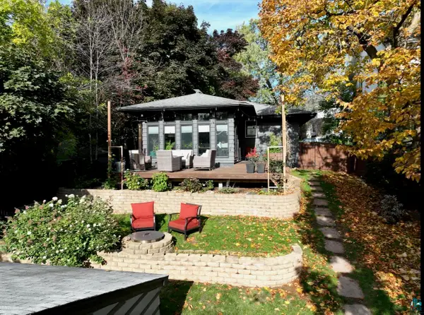 1906 E 6th St, Duluth, MN 55812-1325