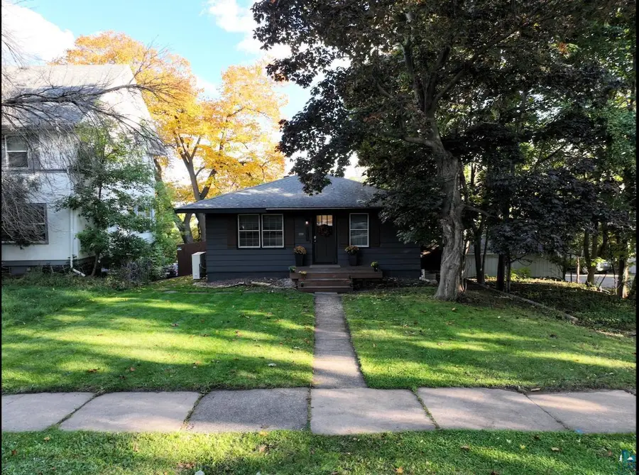 1906 E 6th St, Duluth, MN 55812-1325 - #2
