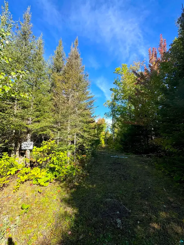 85 Powers Lake Rd, Hovland, MN 55606