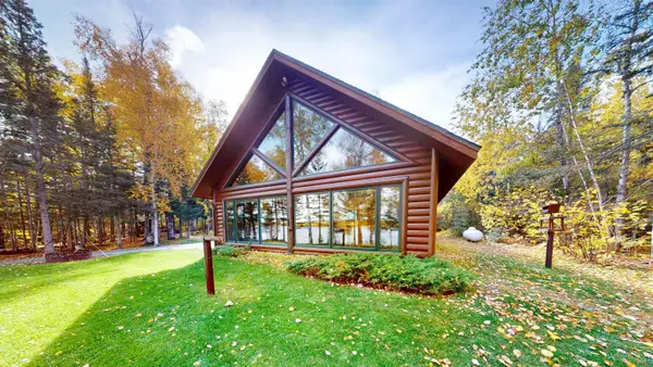 425 South Shore Dr, Grand Marais, MN 55604