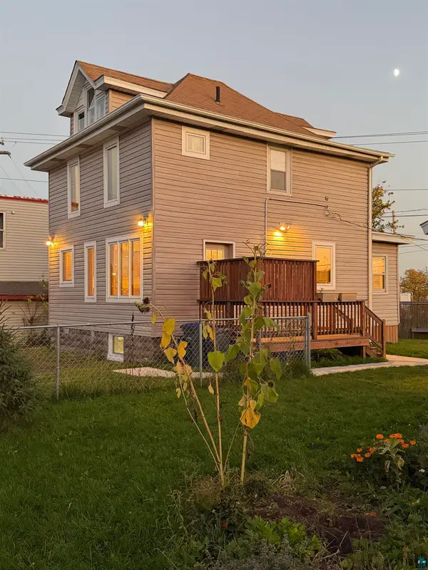 3105 W 3rd St, Duluth, MN 55806