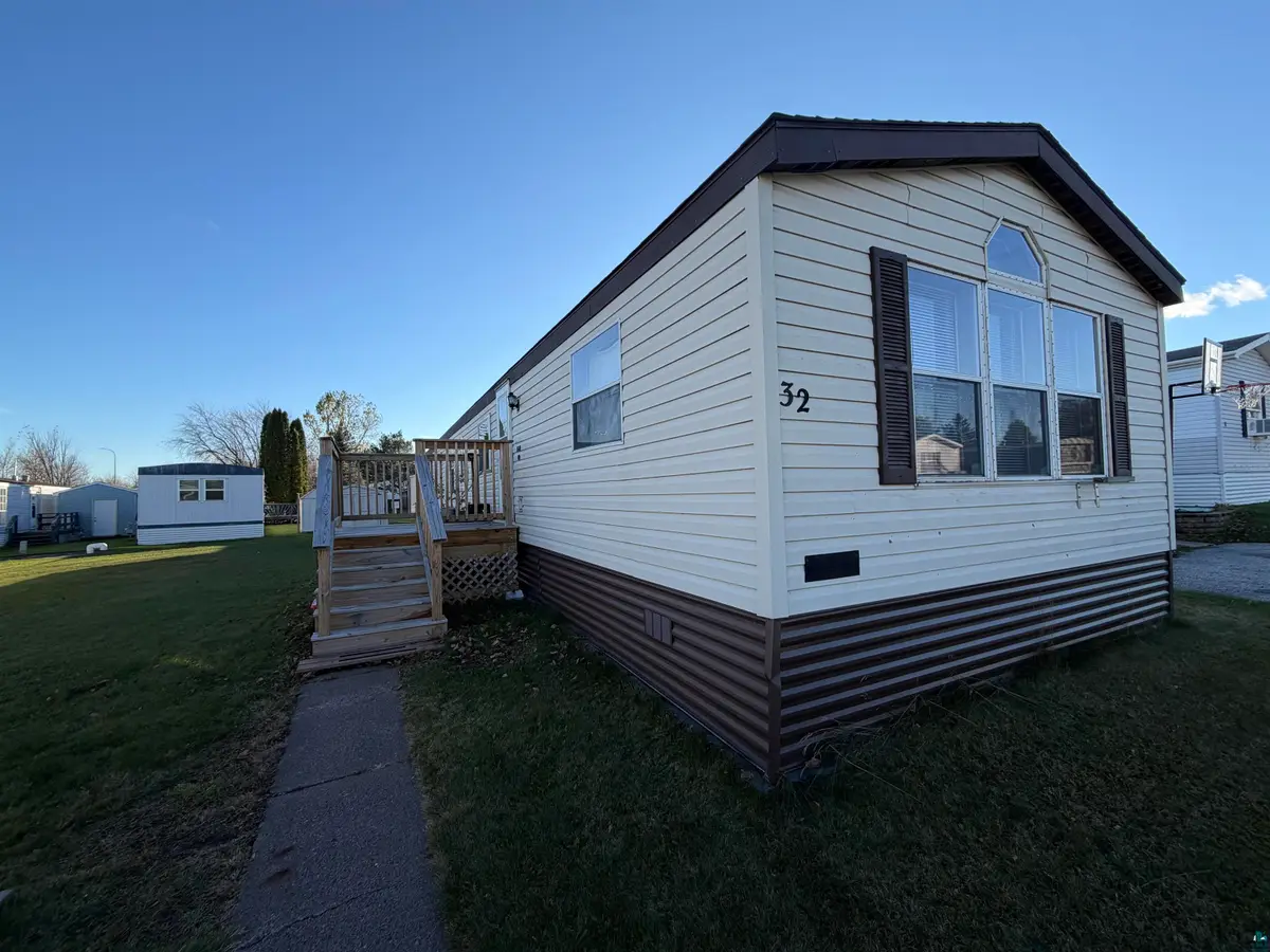 32 Ivy Dr, Duluth, MN 55810 - #1