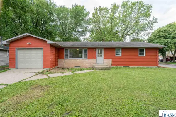 395 W Minnesota Street, Le Center, MN 56057