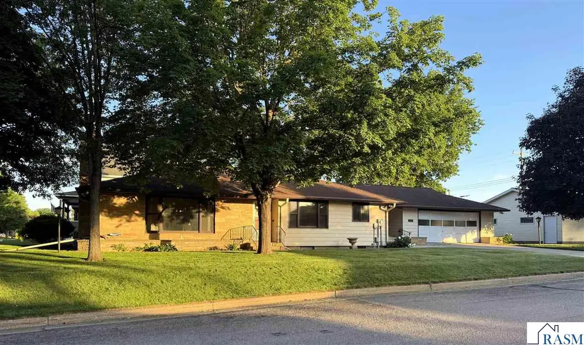 1327 N Minnesota Street, New Ulm, MN 56073 - #1