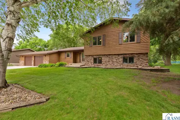 1139 N 10th Street, St. James, MN 56081