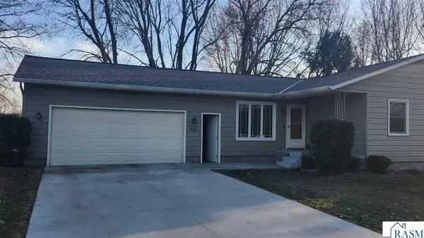 221 Connie Lane, Eagle Lake, MN 56024