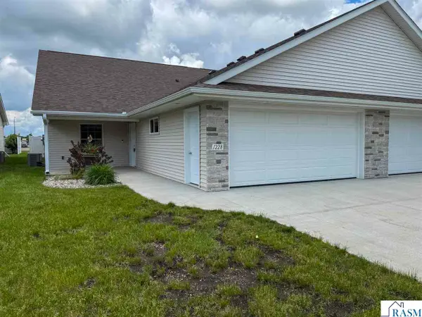1228 Birchwood Drive, New Ulm, MN 56073