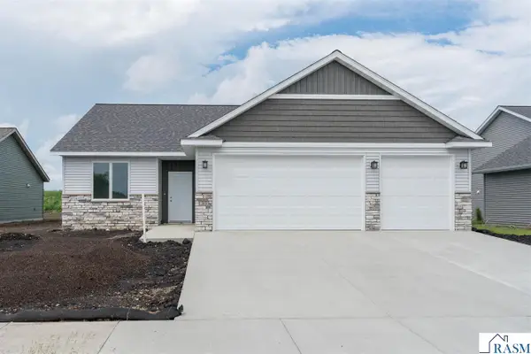 313 Falcon Run, Eagle Lake, MN 56025